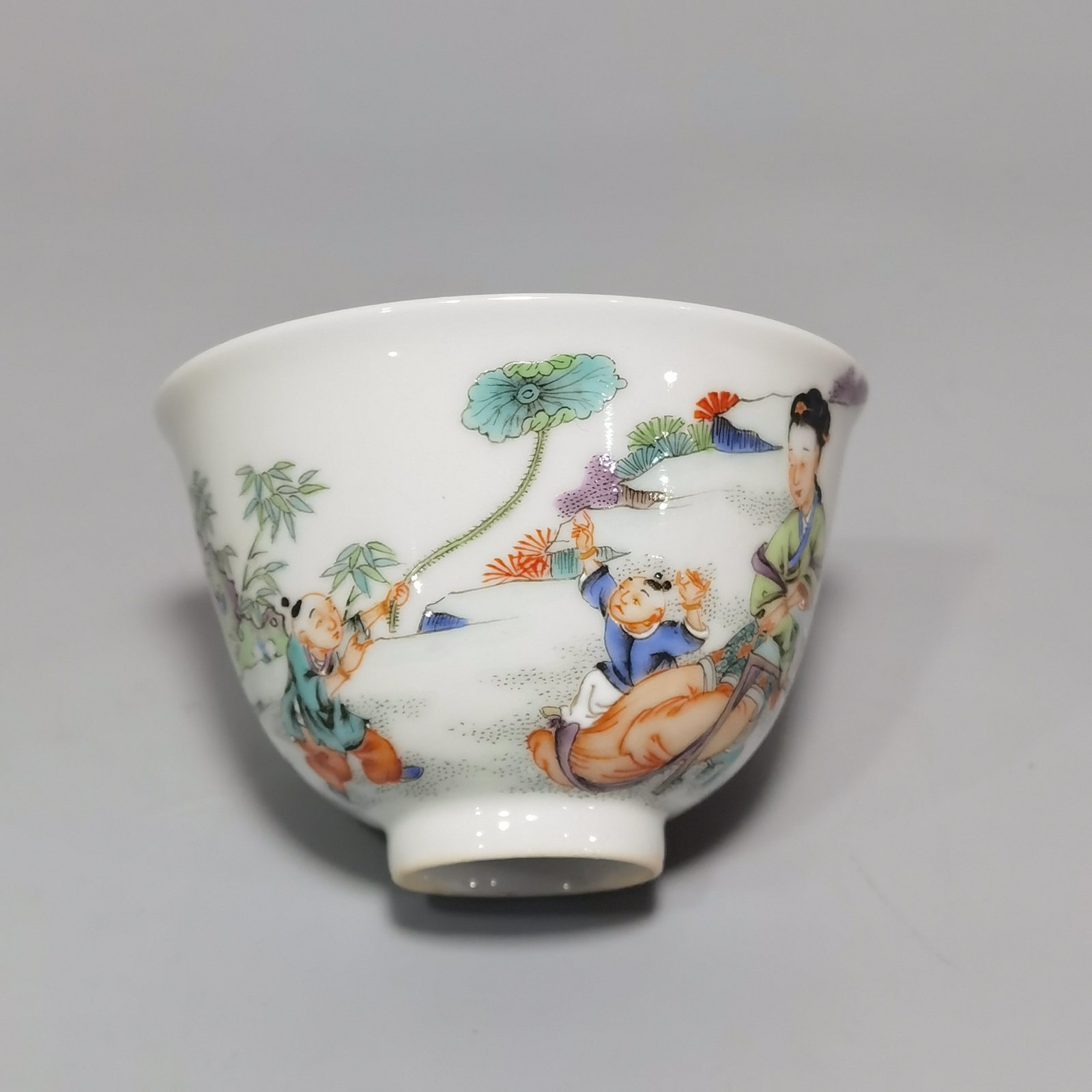 Qing Dynasty Kangxi Five-Colored Goddess Cup