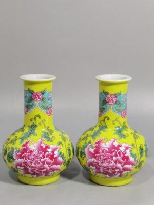 Qing Dynasty Kangxi enamel yellow ground lotus pattern flat-mouth vase