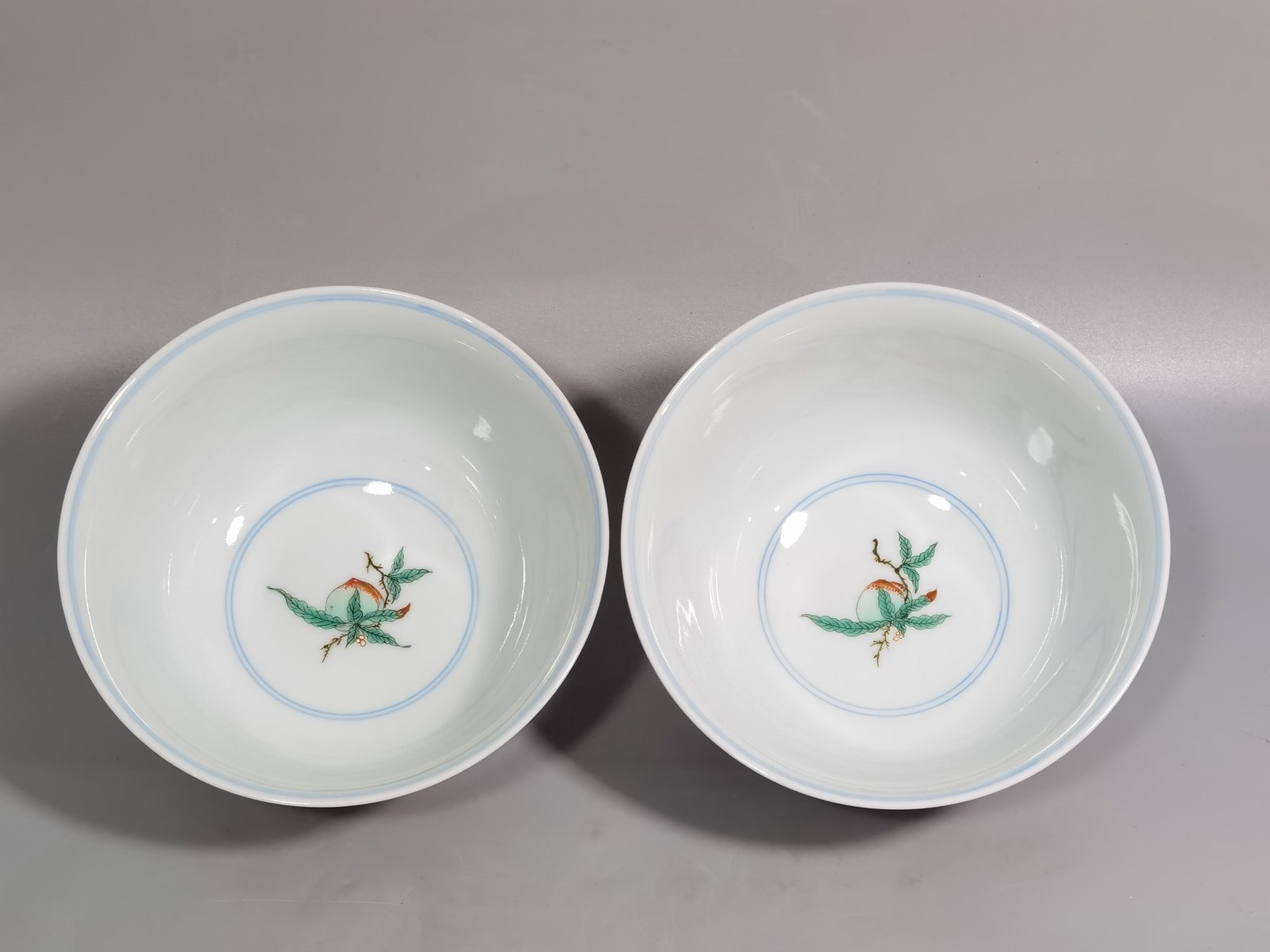 Qing Dynasty Kangxi pair of alum-red five-color Eight Immortals birthday bowl