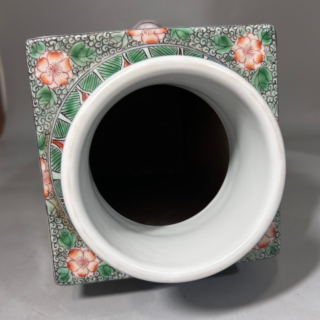 Qing Dynasty Kangxi colorful figure square inlay vase
