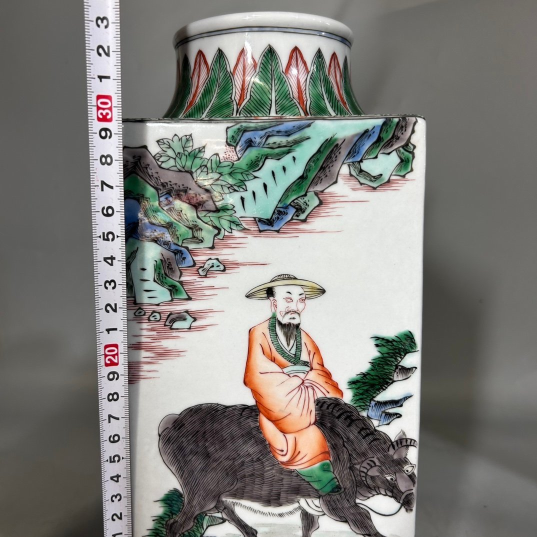 Qing Dynasty Kangxi colorful figure square inlay vase