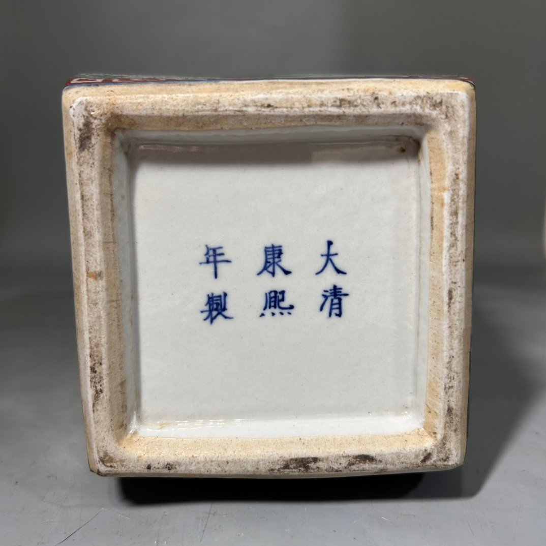 Qing Dynasty Kangxi colorful figure square inlay vase