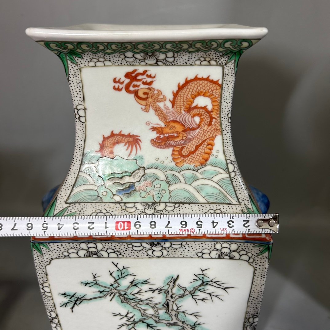Qing Dynasty Kangxi colorful figure square inlay vase