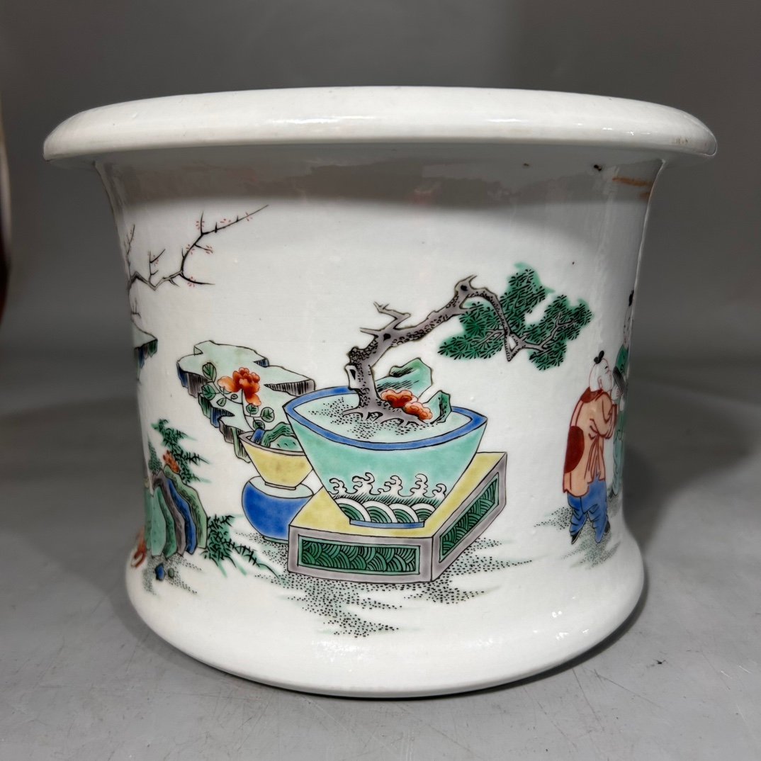 Qing Dynasty Kangxi colorful figure Pot
