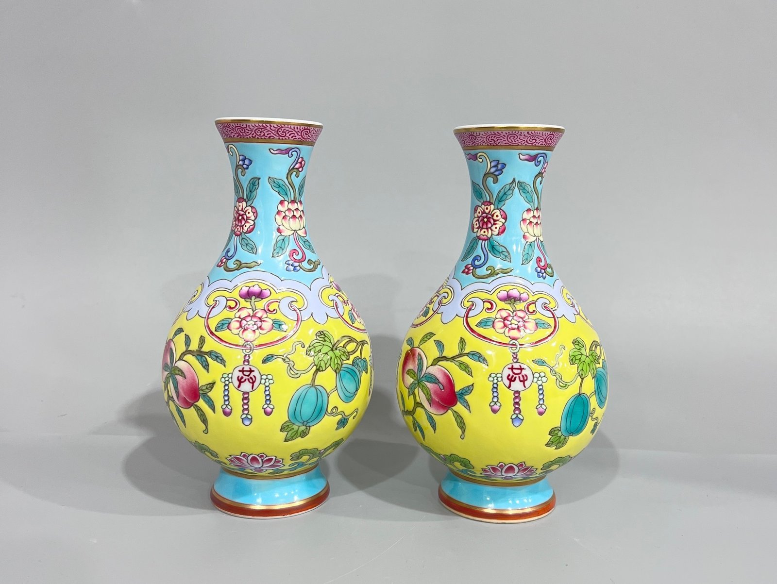 Qing Dynasty Emperor Kangxi Three enamel bottles with flowers.