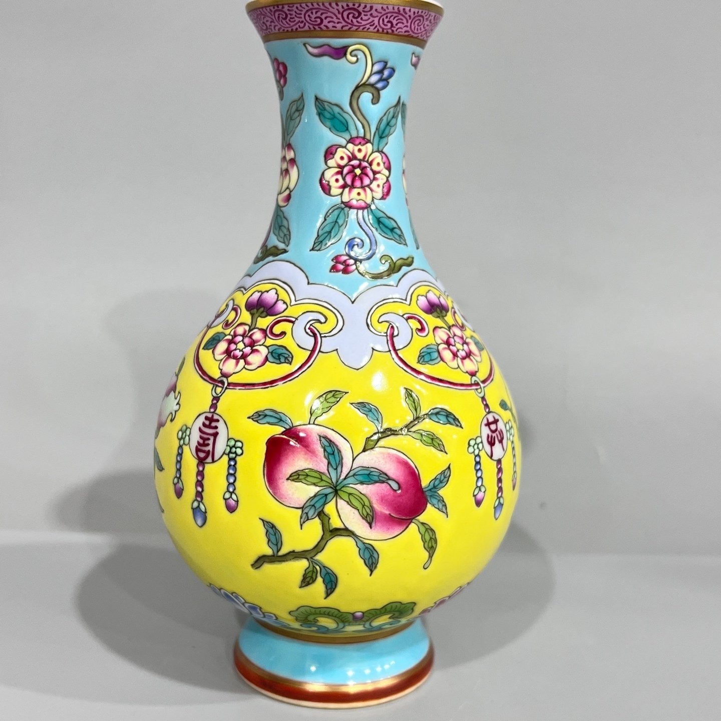 Qing Dynasty Emperor Kangxi Three enamel bottles with flowers.