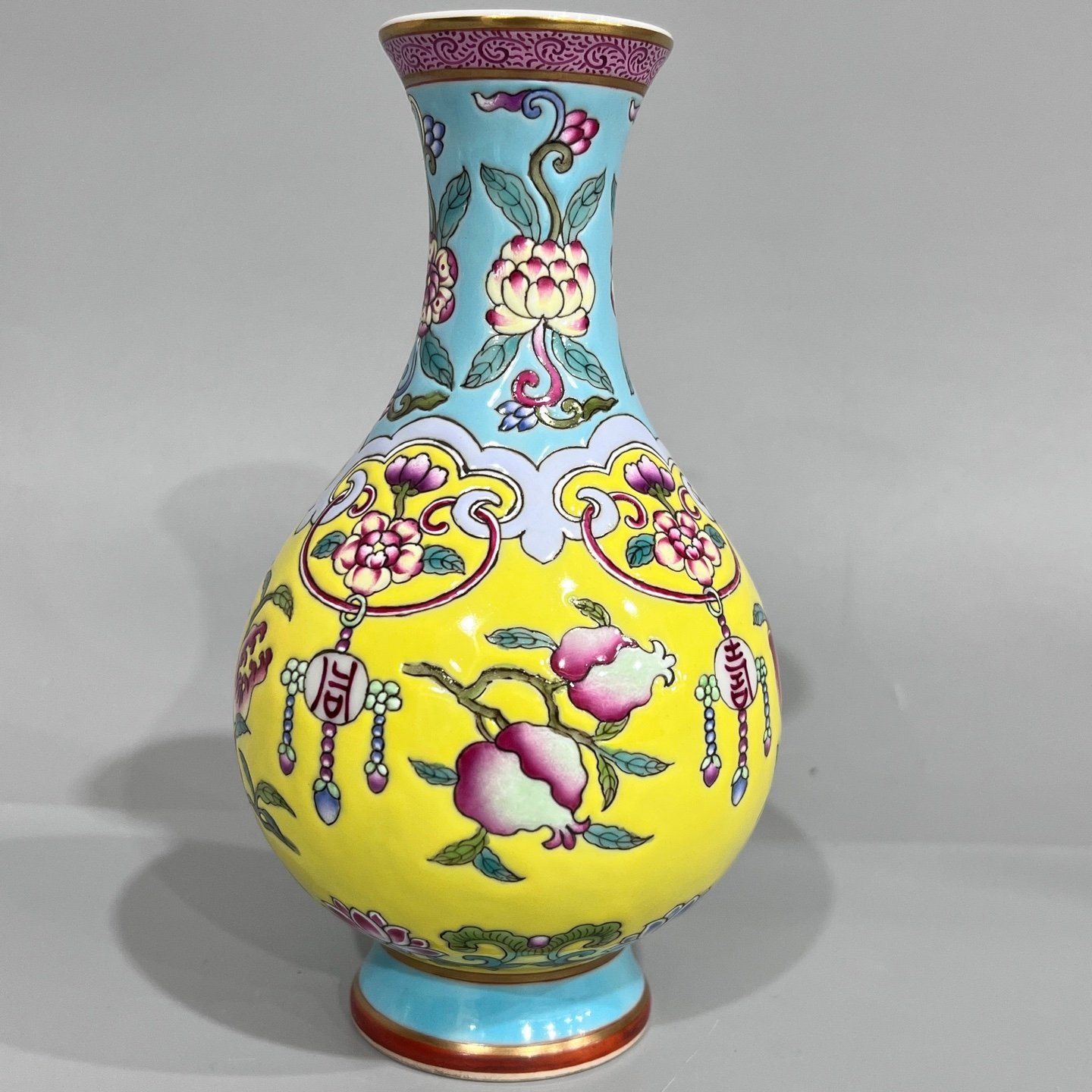 Qing Dynasty Emperor Kangxi Three enamel bottles with flowers.