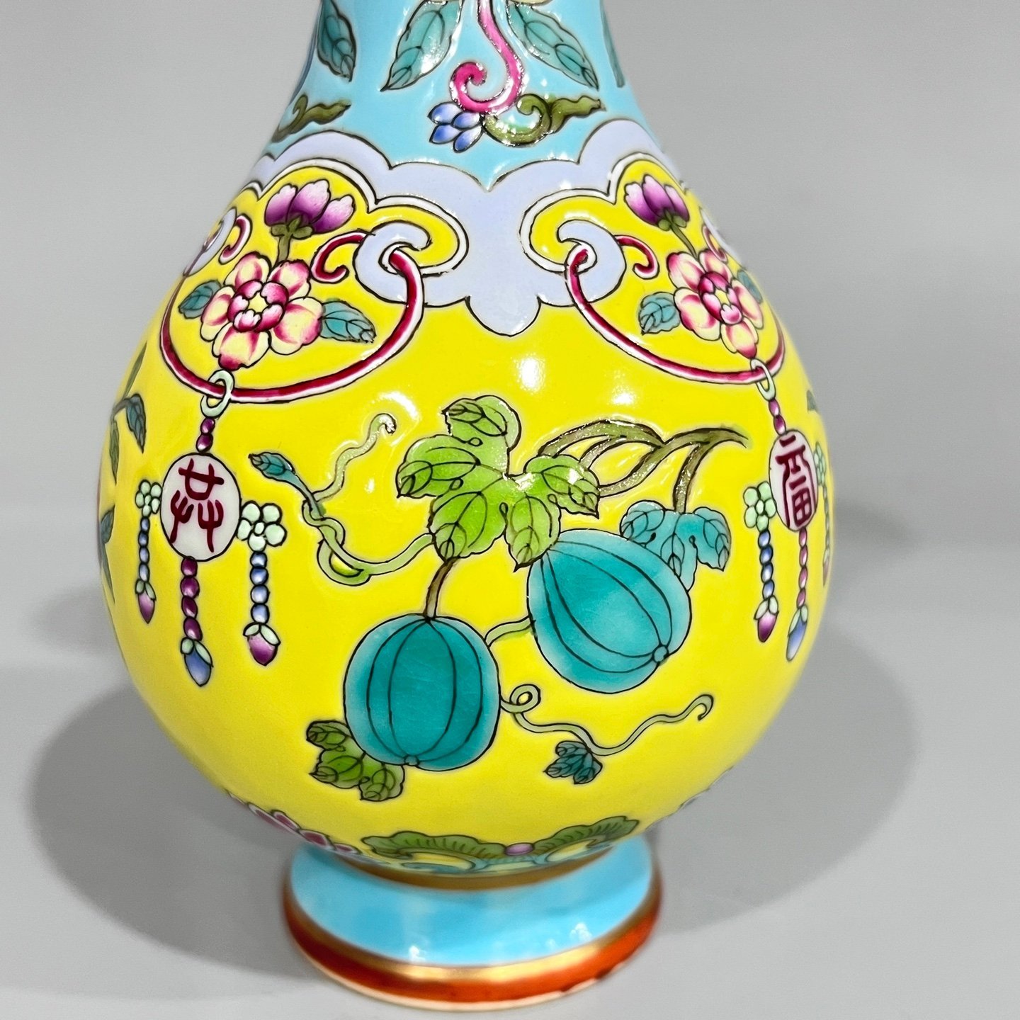 Qing Dynasty Emperor Kangxi Three enamel bottles with flowers.