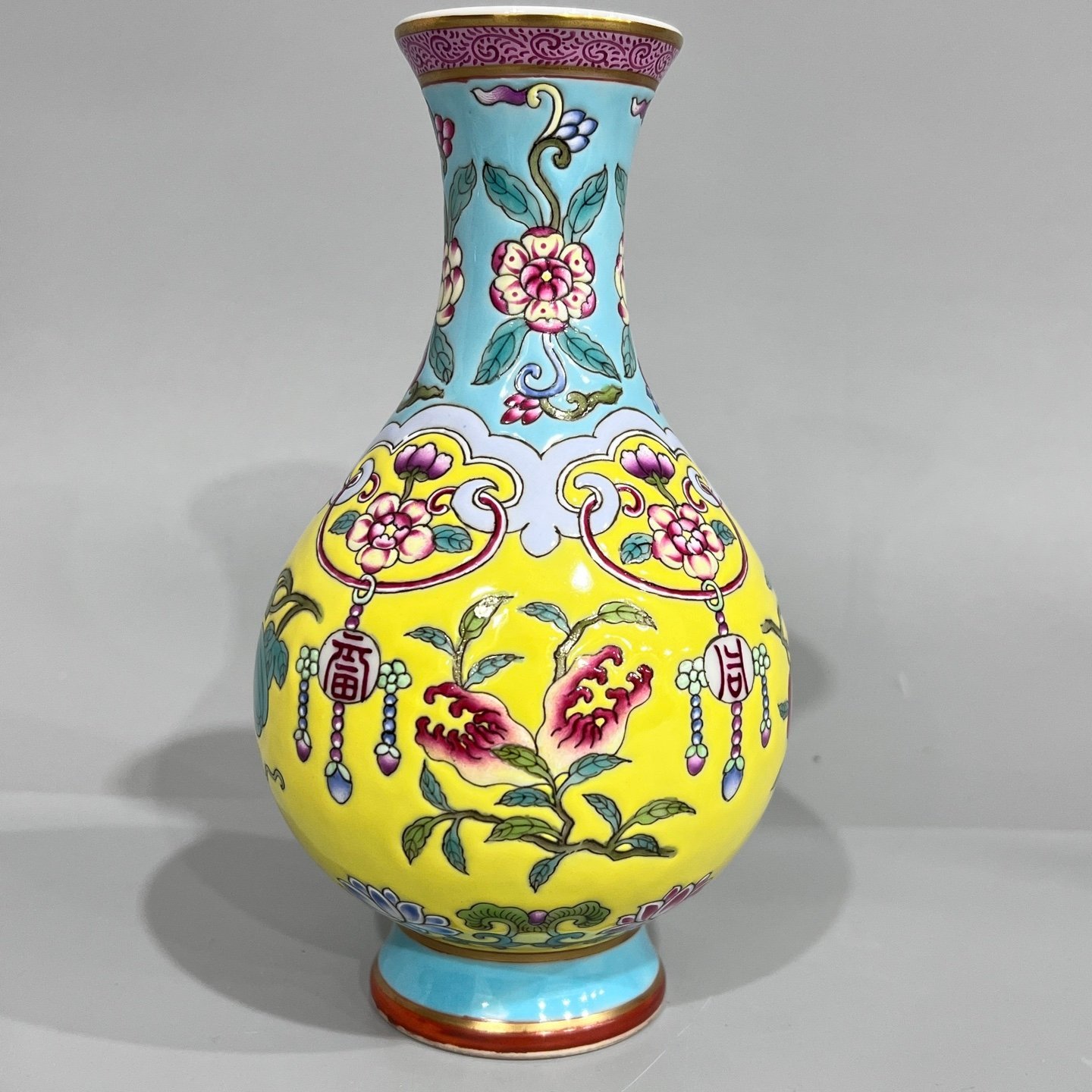 Qing Dynasty Emperor Kangxi Three enamel bottles with flowers.