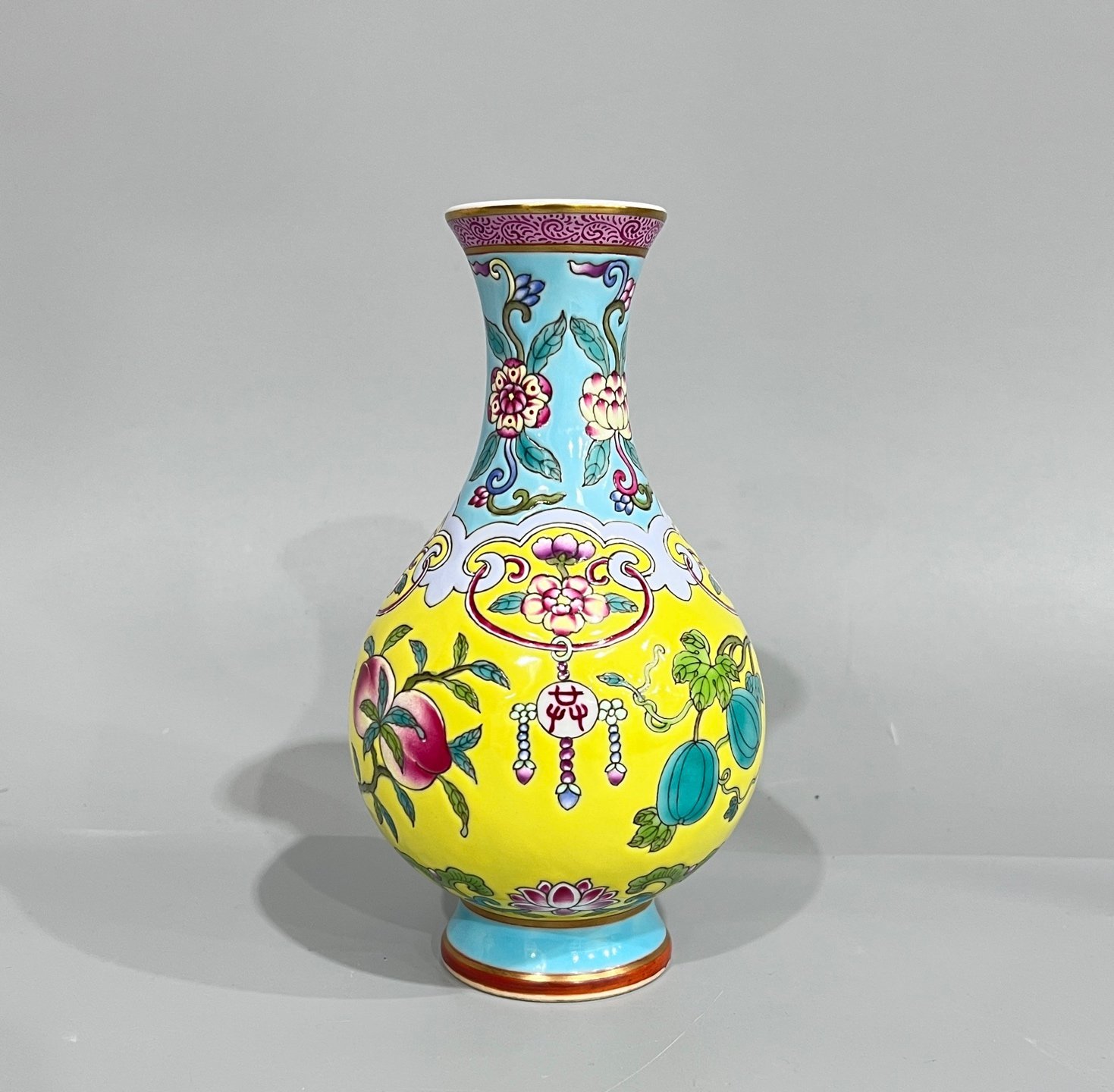 Qing Dynasty Emperor Kangxi Three enamel bottles with flowers.