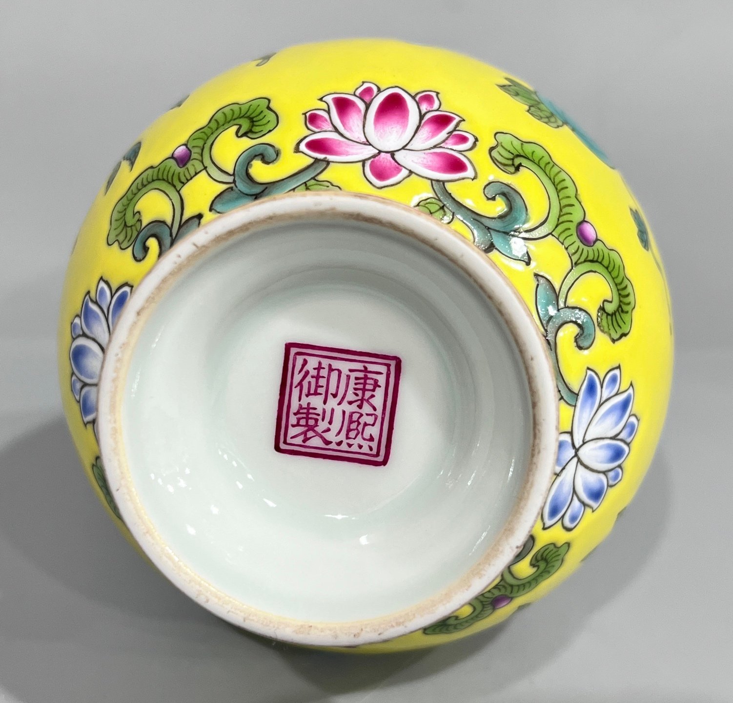 Qing Dynasty Emperor Kangxi Three enamel bottles with flowers.