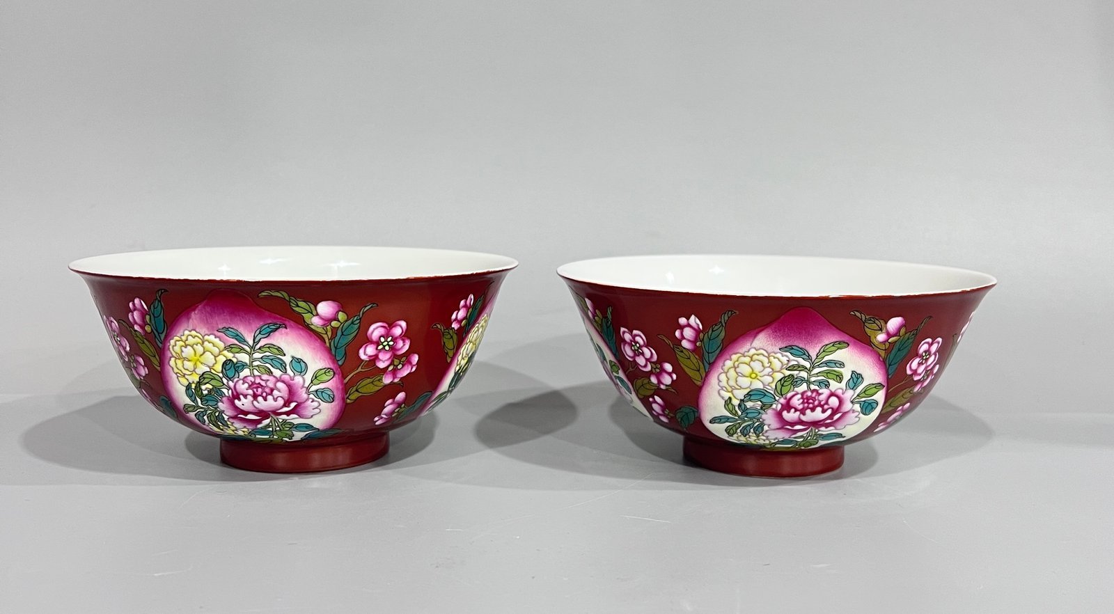 Qing Dynasty Kangxi red ground enamel flower bowl with heart-shaped flowers