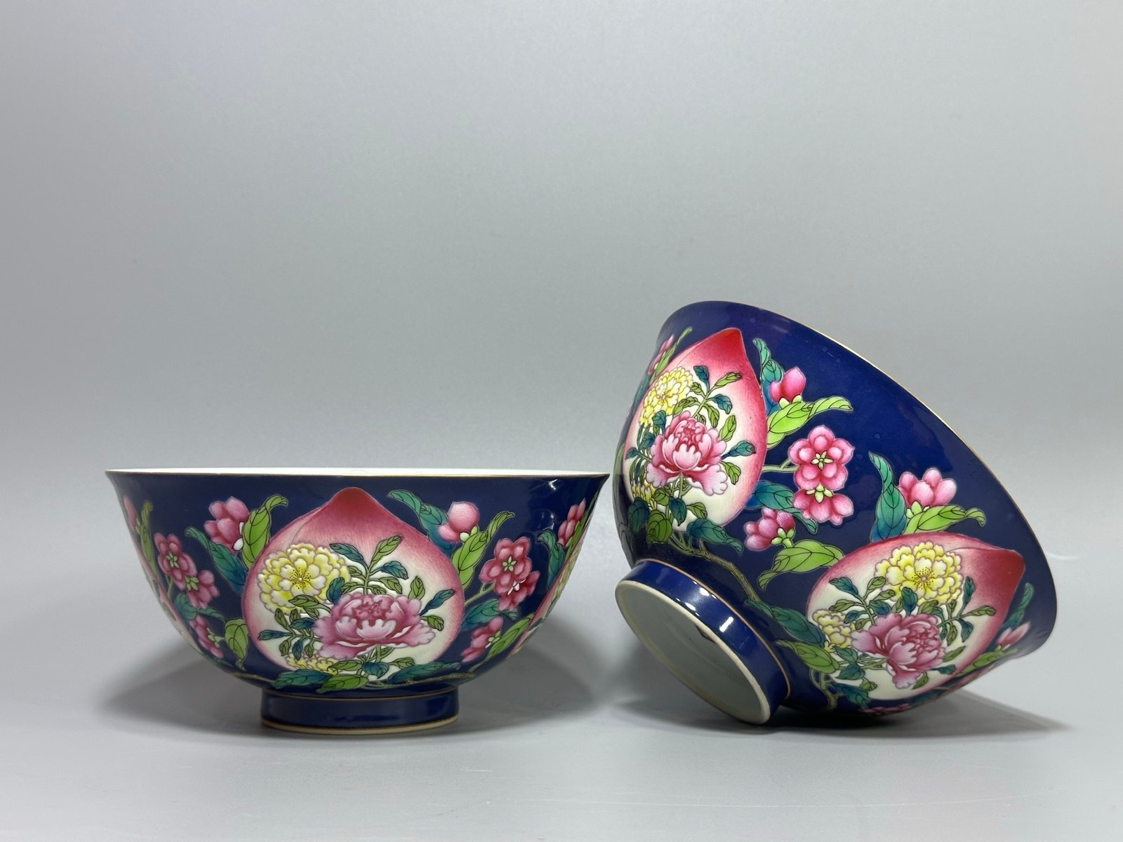 Qing Dynasty Kangxi year blue bowl with peach and flower pattern