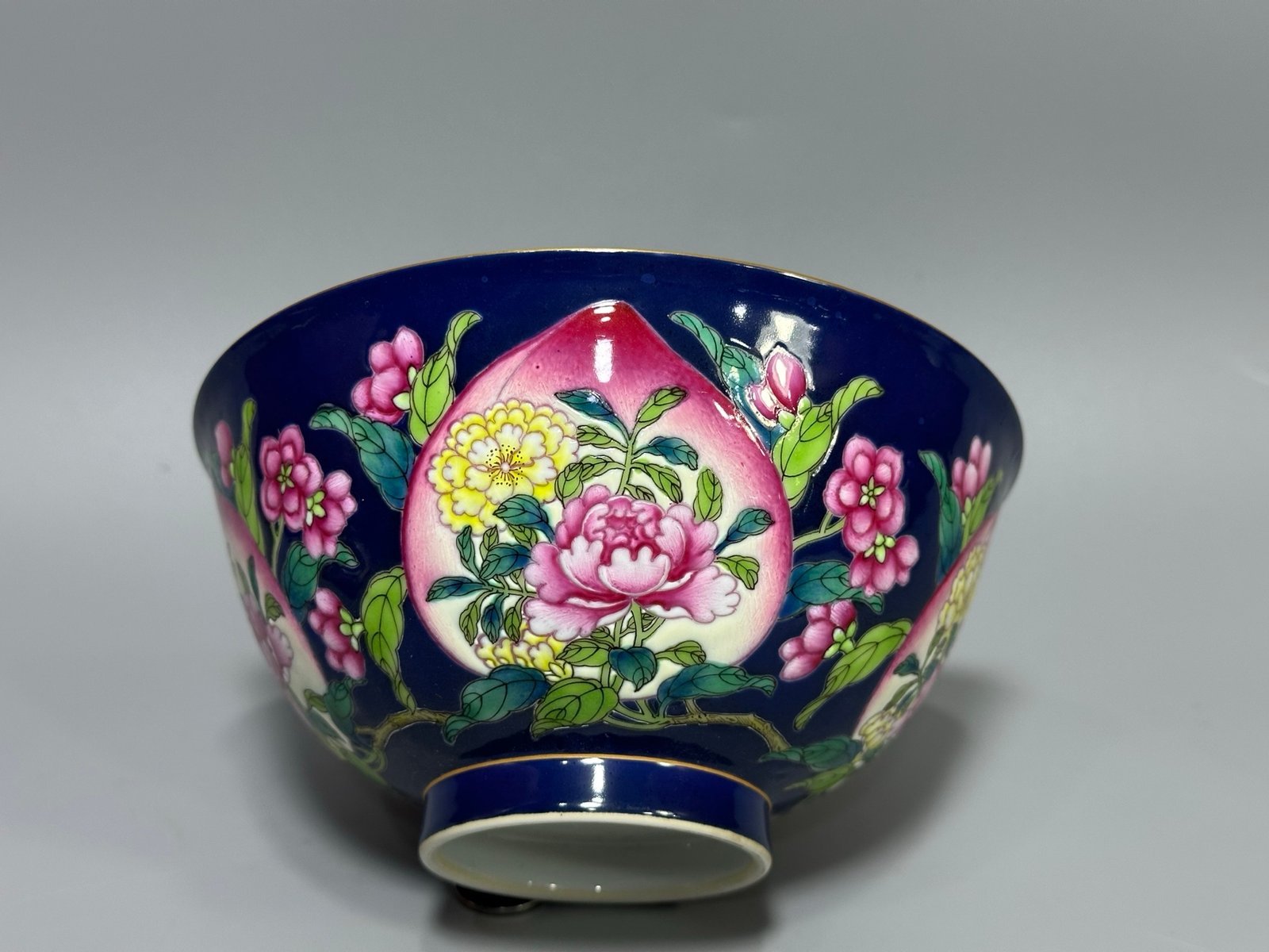 Qing Dynasty Kangxi year blue bowl with peach and flower pattern