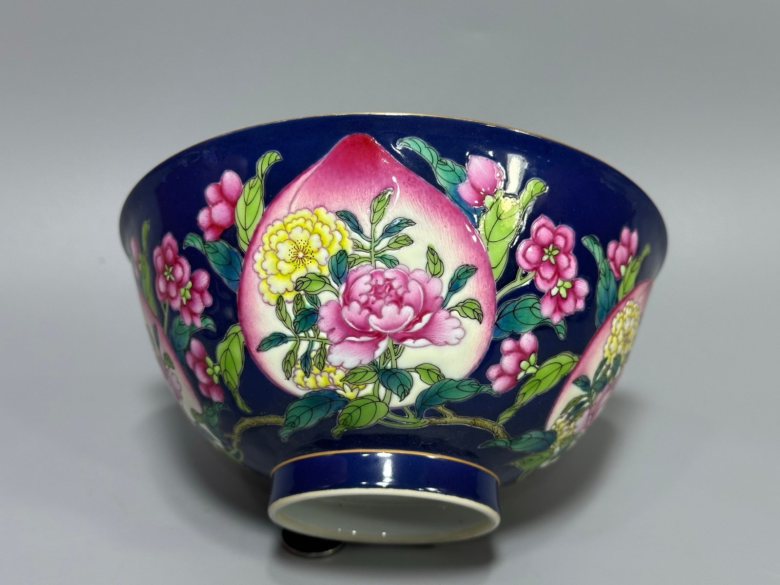 Qing Dynasty Kangxi year blue bowl with peach and flower pattern