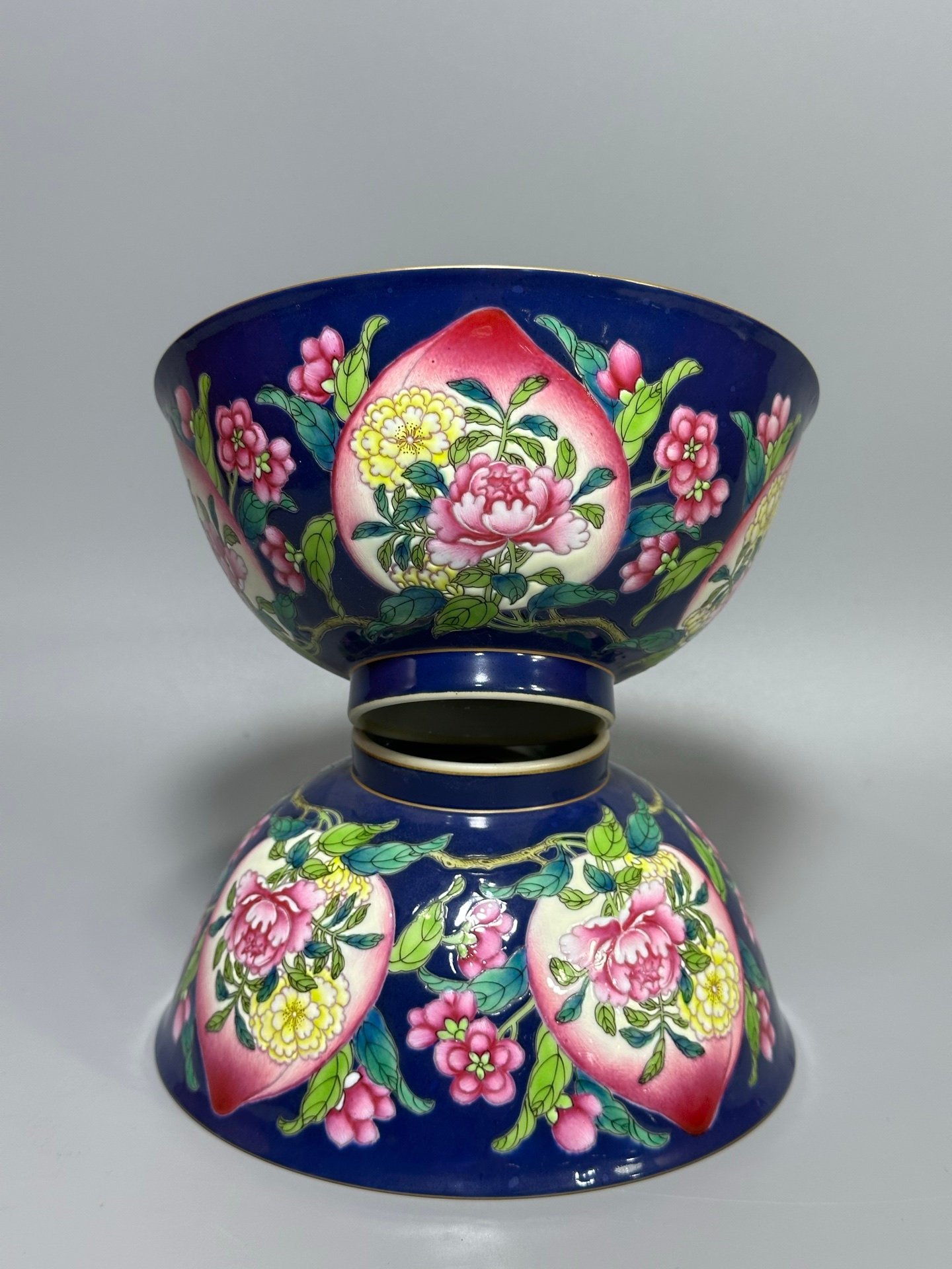 Qing Dynasty Kangxi year blue bowl with peach and flower pattern