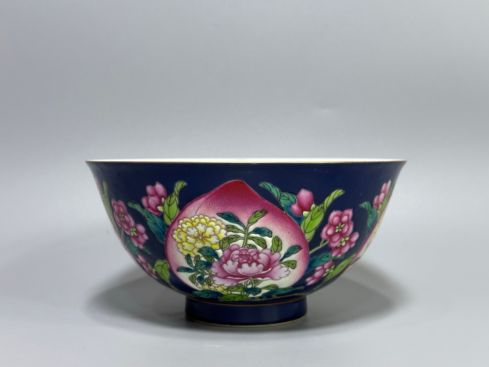 Qing Dynasty Kangxi year blue bowl with peach and flower pattern