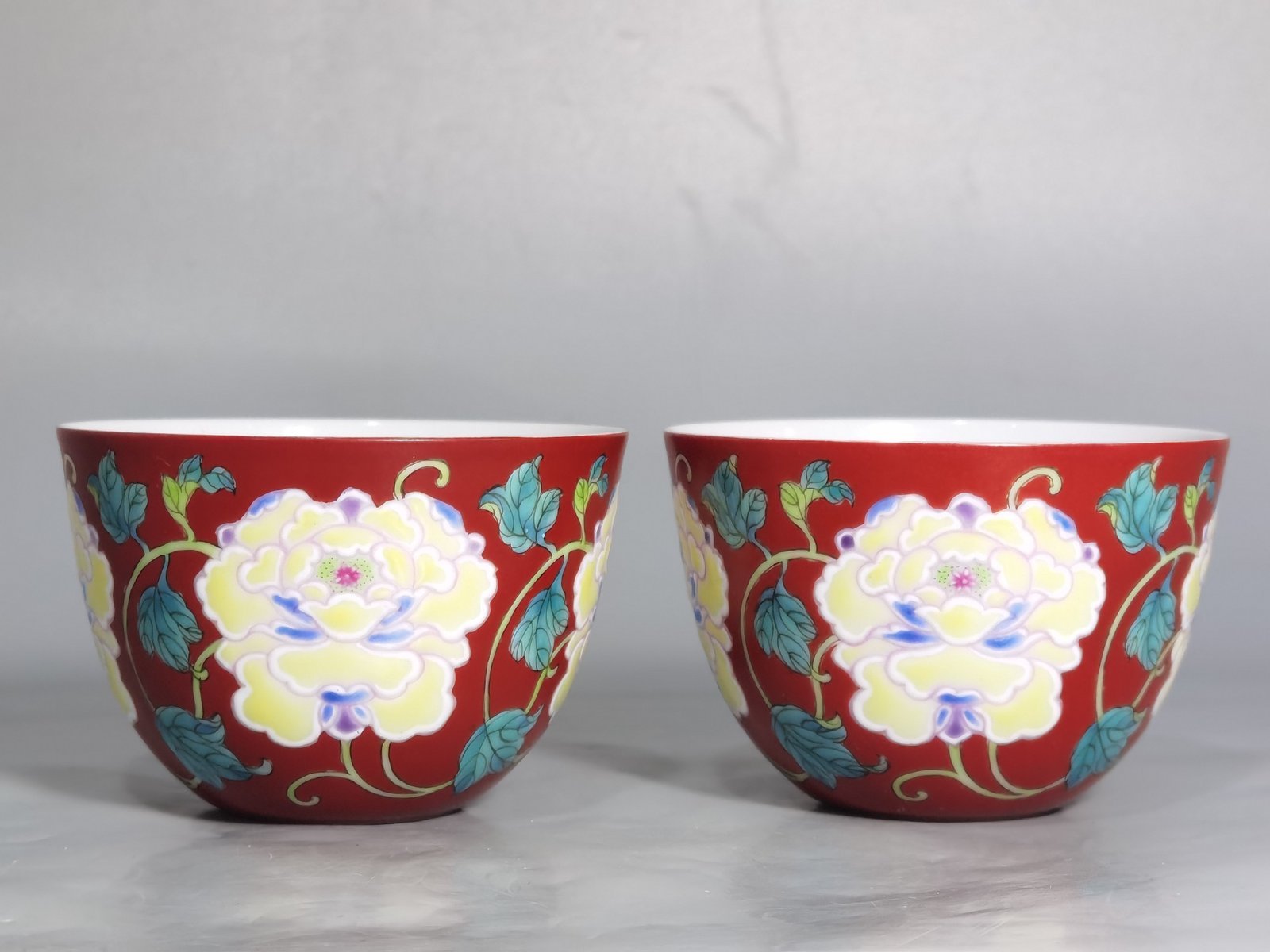 Qing Dynasty Kangxi pair of coral red earthen pattern cups