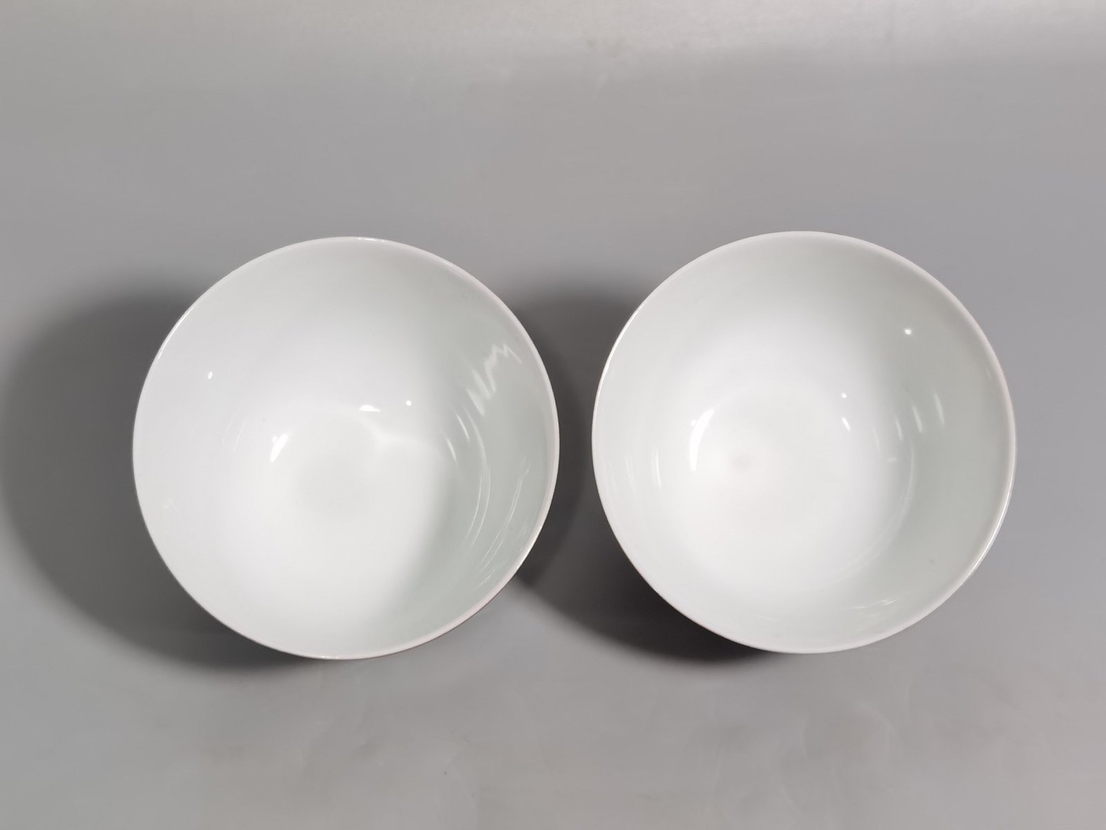Qing Dynasty Kangxi pair of coral red earthen pattern cups