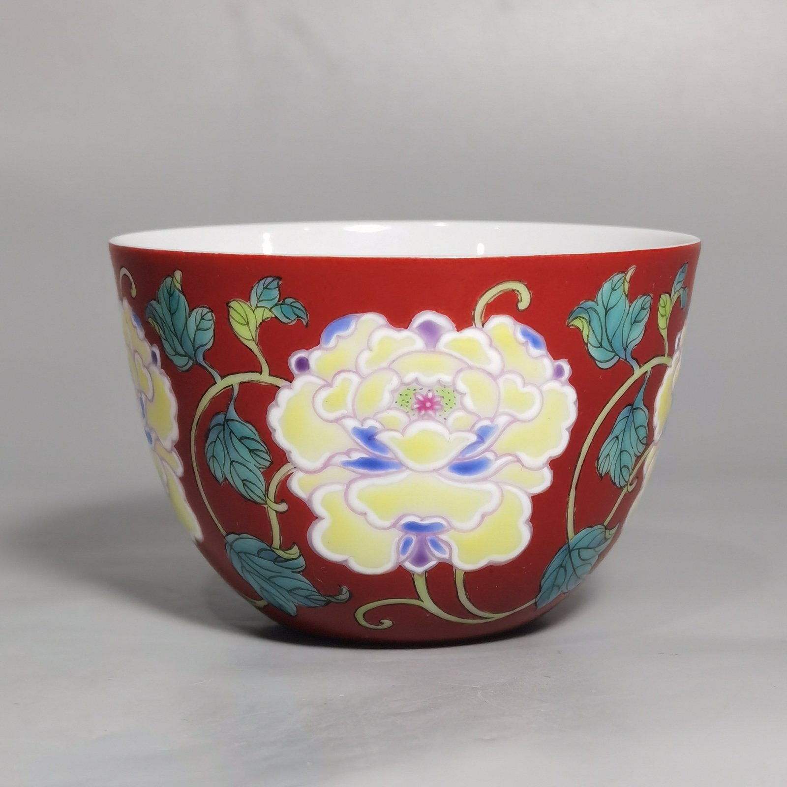 Qing Dynasty Kangxi pair of coral red earthen pattern cups