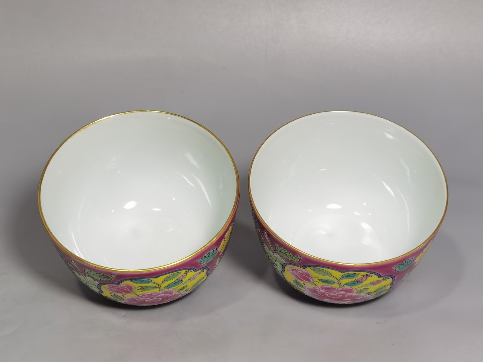 Qing Dynasty Kangxi pair of enamel and rouge ground consecrated cups with floral patterns