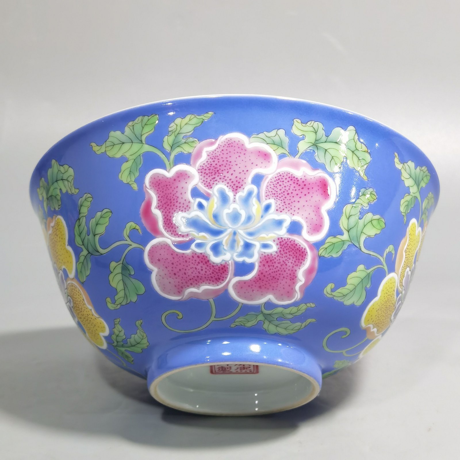 Qing Dynasty Kangxi pair of enamel and blue flower palace bowls