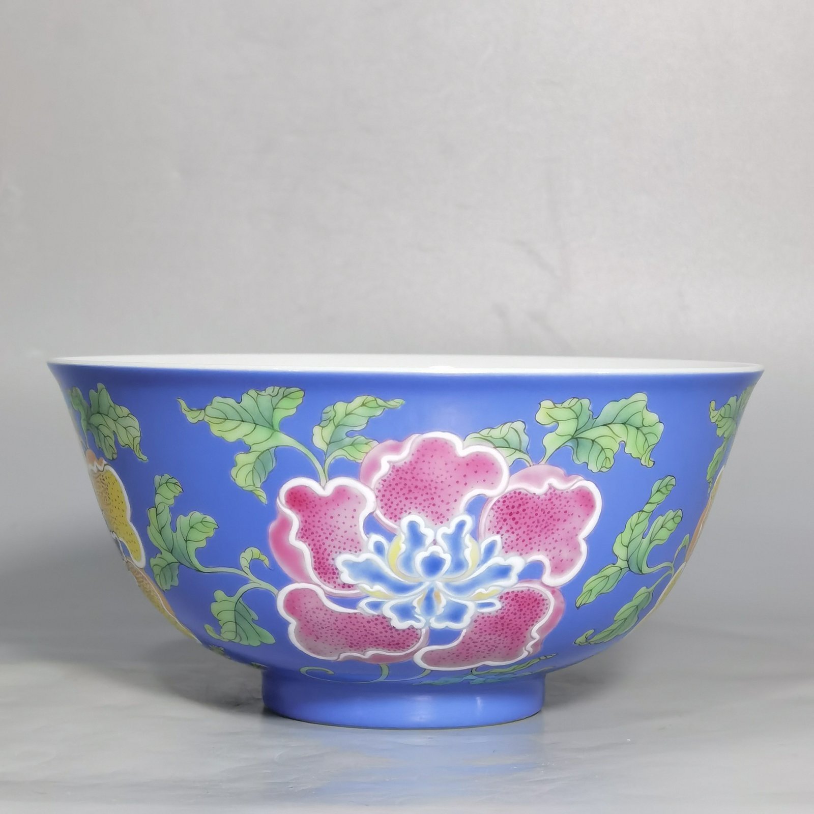 Qing Dynasty Kangxi pair of enamel and blue flower palace bowls
