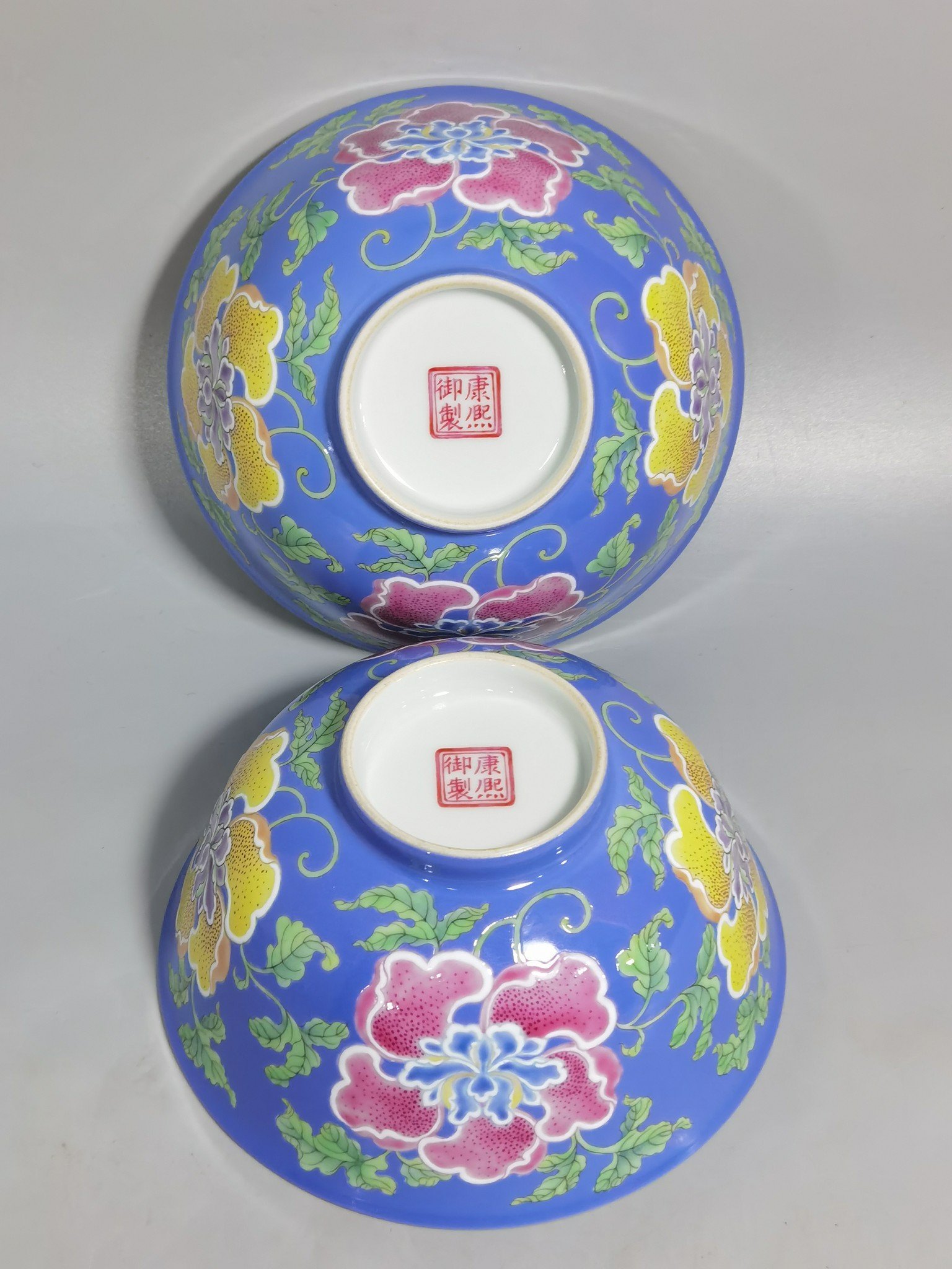 Qing Dynasty Kangxi pair of enamel and blue flower palace bowls