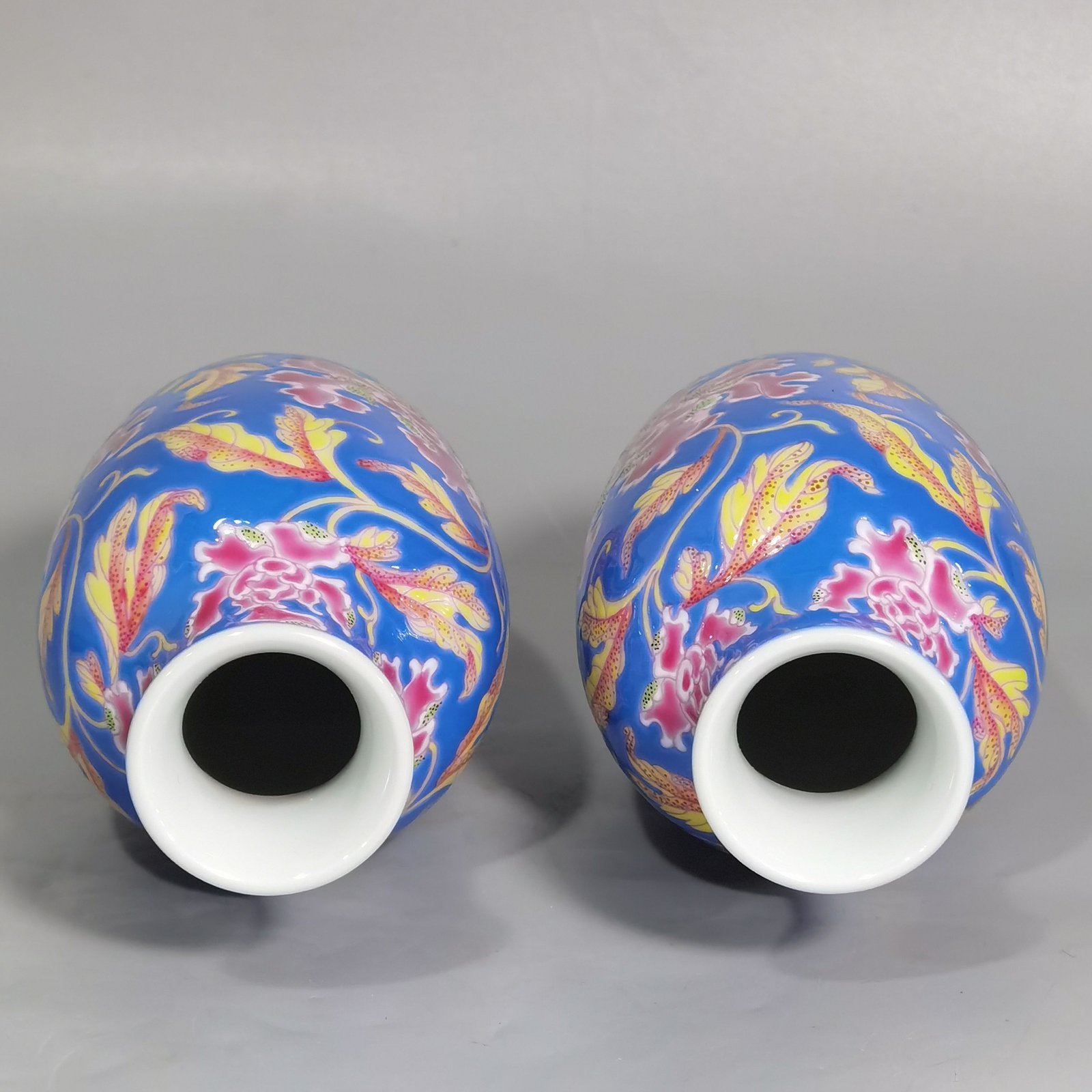 Qing Dynasty Kangxi pair of small enamel blue flower vases