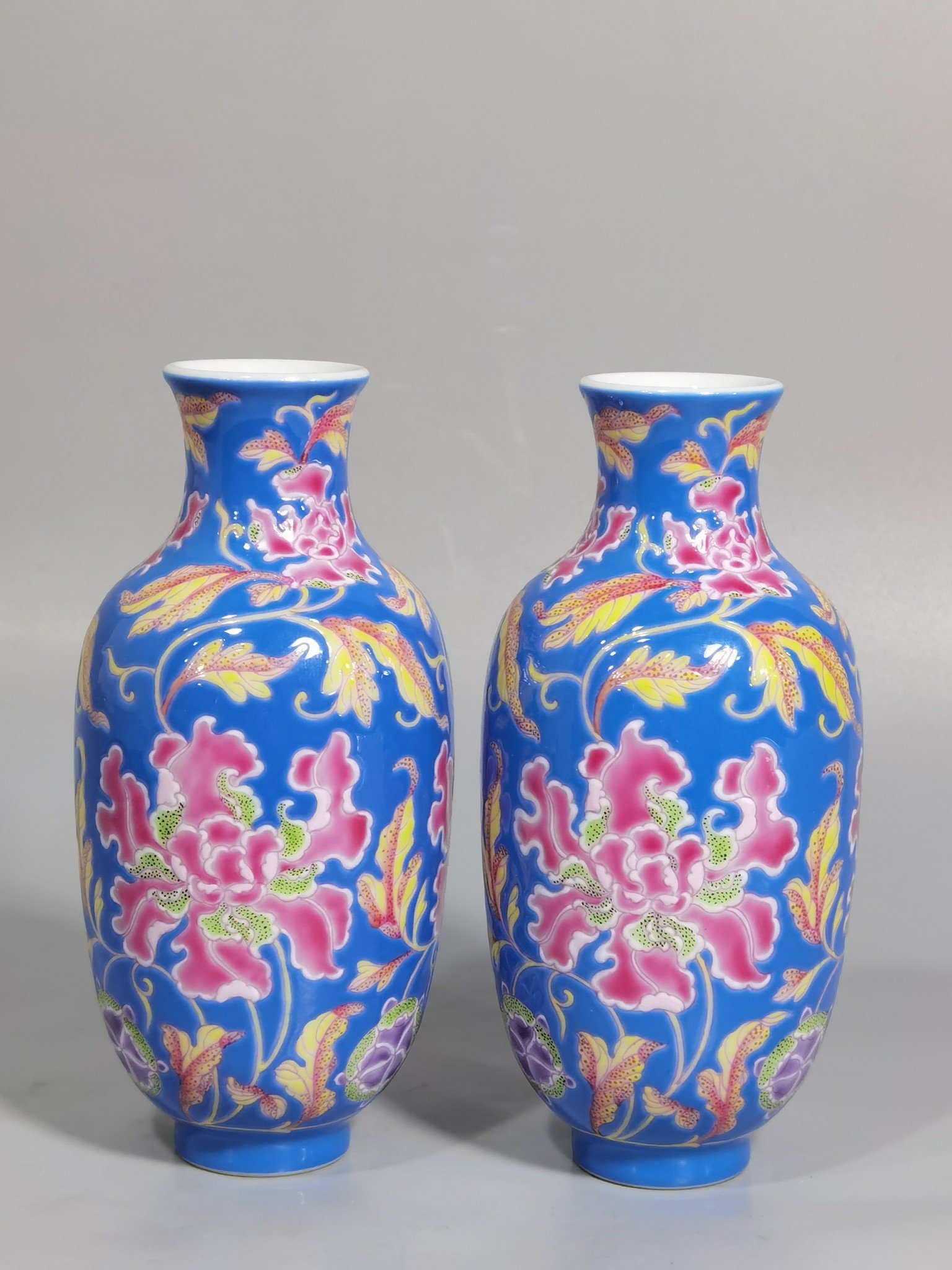 Qing Dynasty Kangxi pair of small enamel blue flower vases