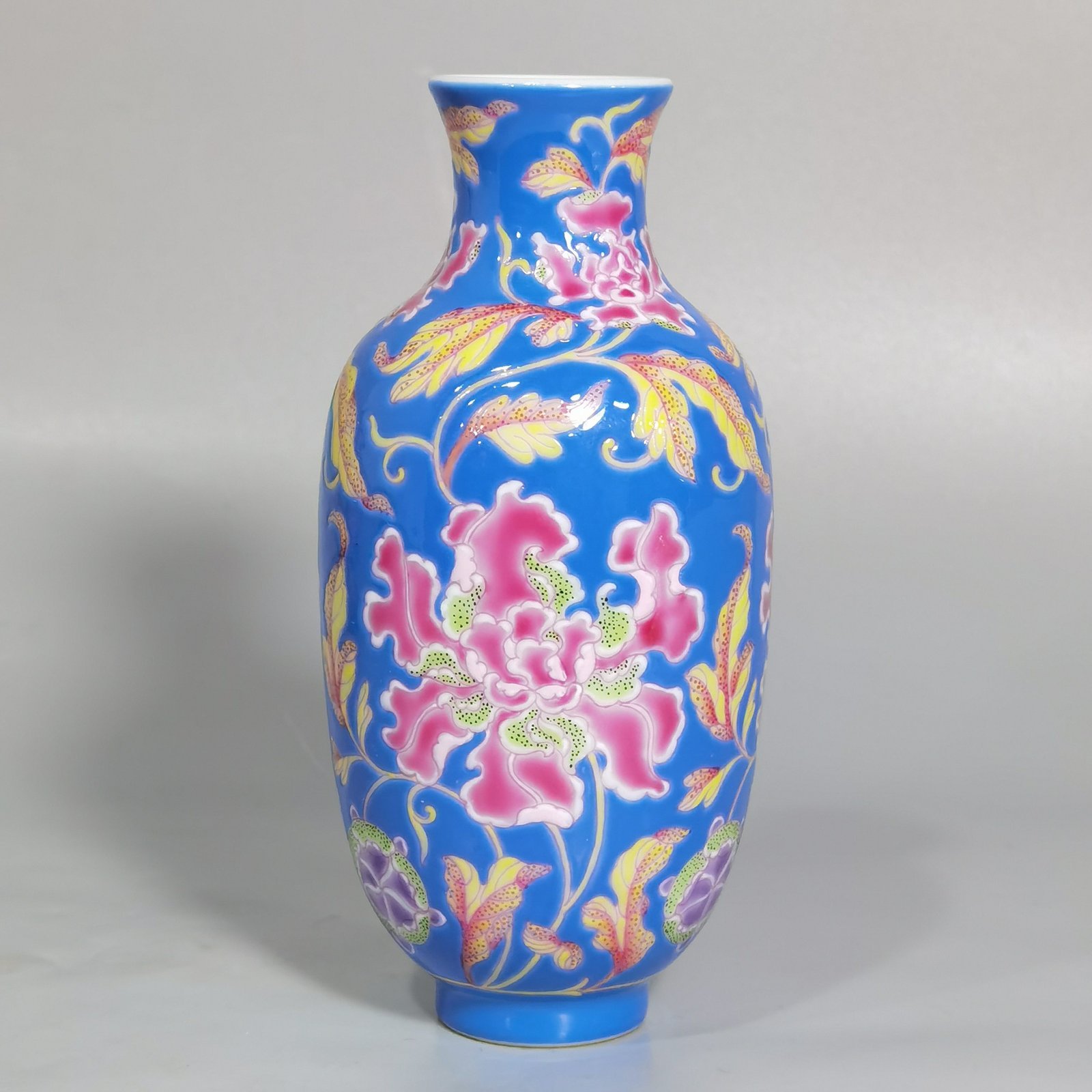 Qing Dynasty Kangxi pair of small enamel blue flower vases