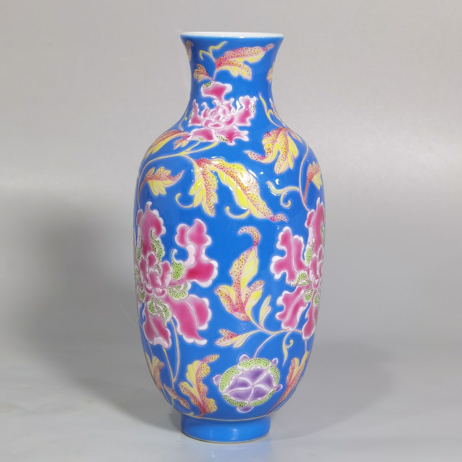 Qing Dynasty Kangxi pair of small enamel blue flower vases