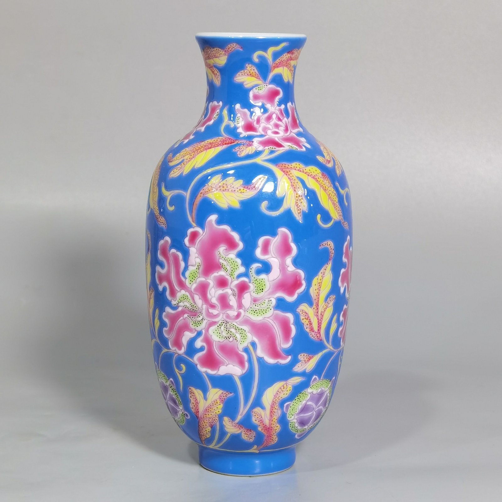 Qing Dynasty Kangxi pair of small enamel blue flower vases