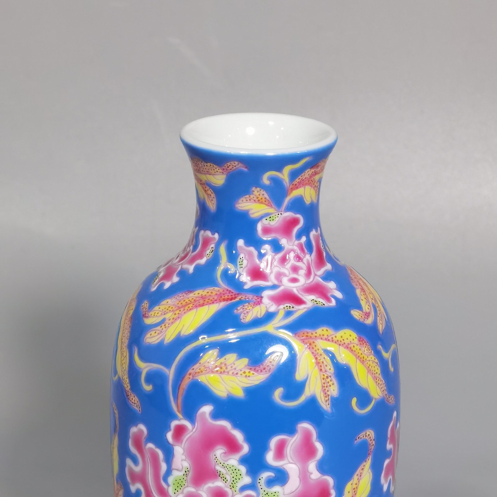 Qing Dynasty Kangxi pair of small enamel blue flower vases