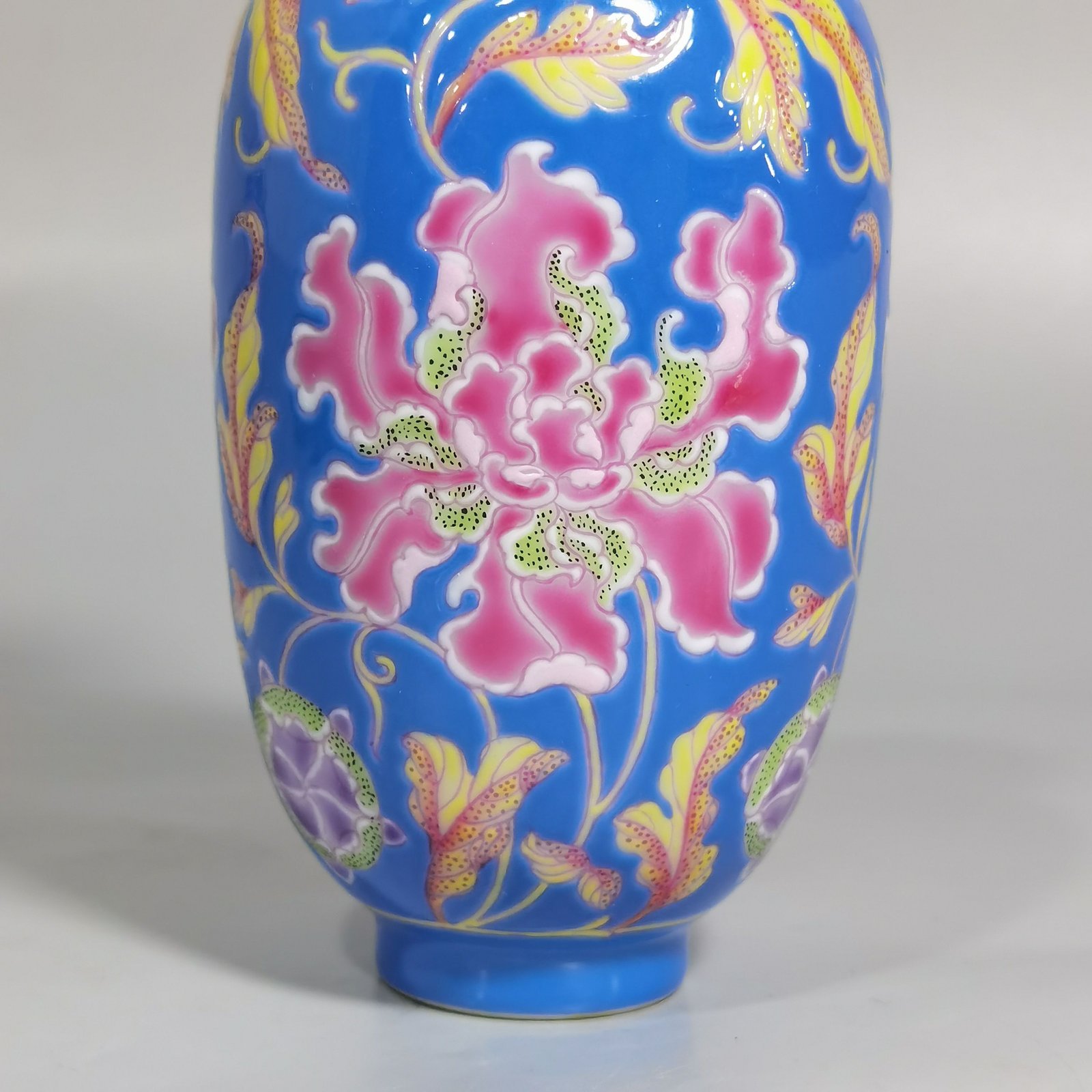 Qing Dynasty Kangxi pair of small enamel blue flower vases