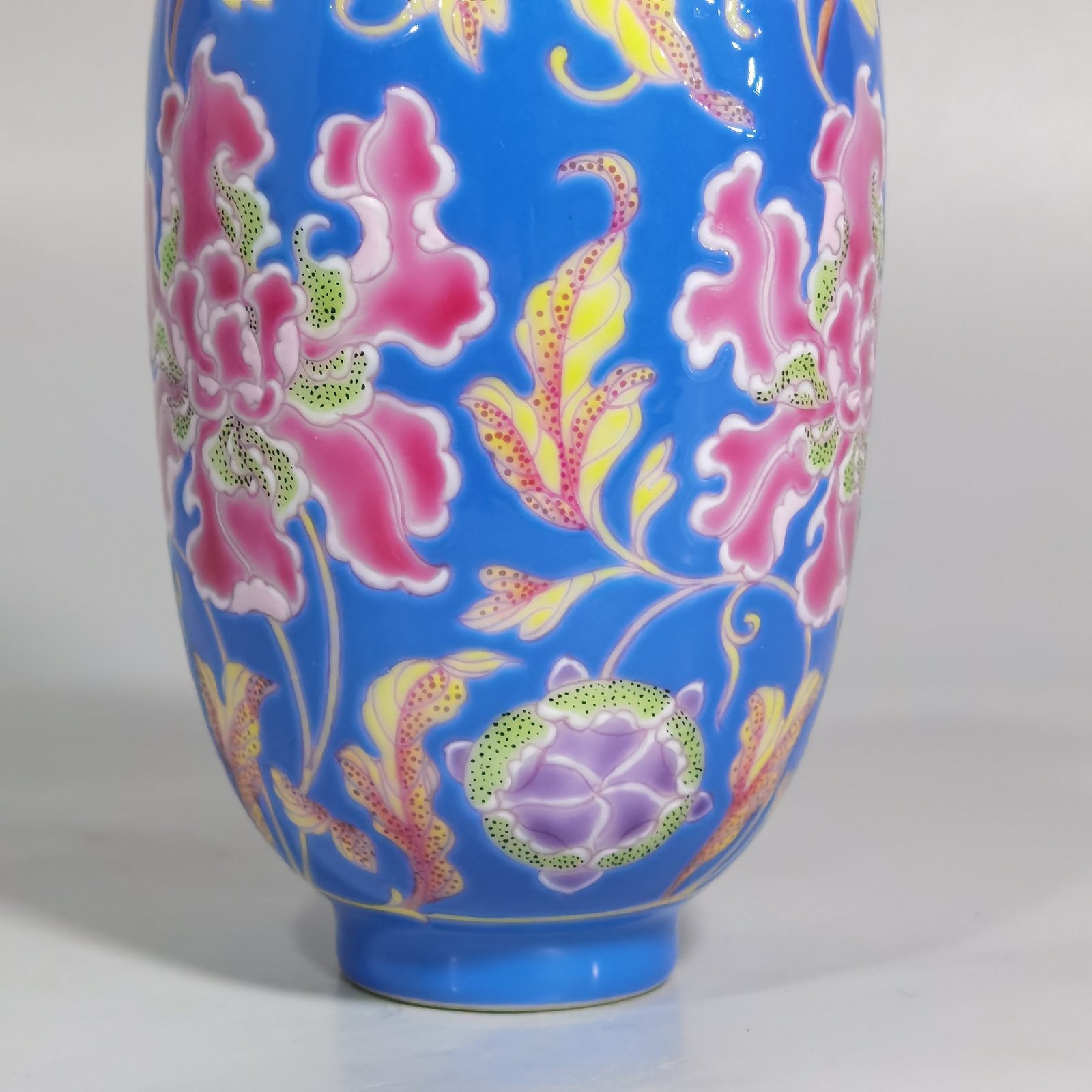 Qing Dynasty Kangxi pair of small enamel blue flower vases