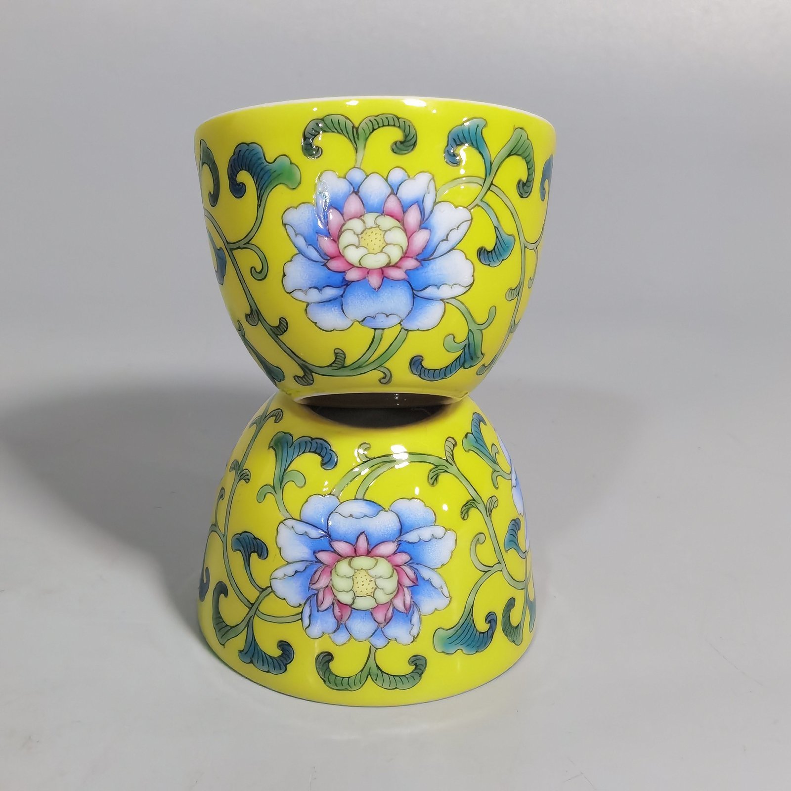 Qing Dynasty Kangxi pair of yellow enamel flower cups
