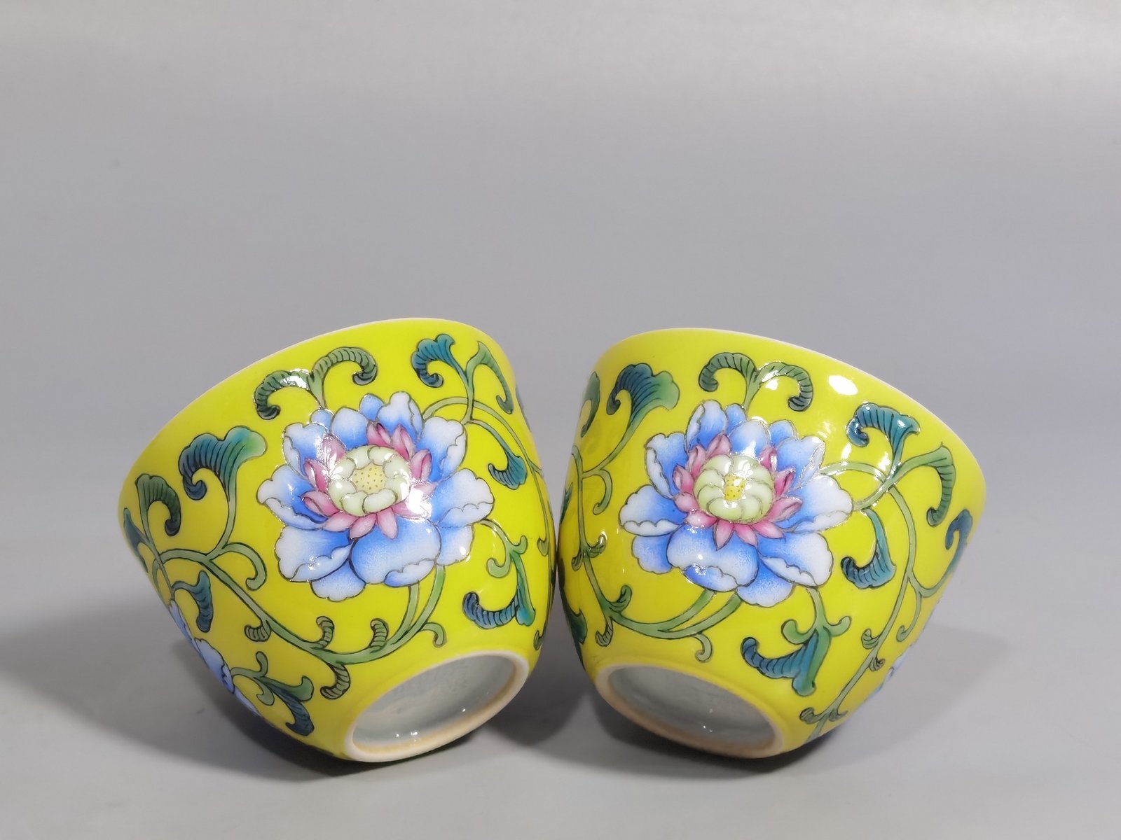 Qing Dynasty Kangxi pair of yellow enamel flower cups