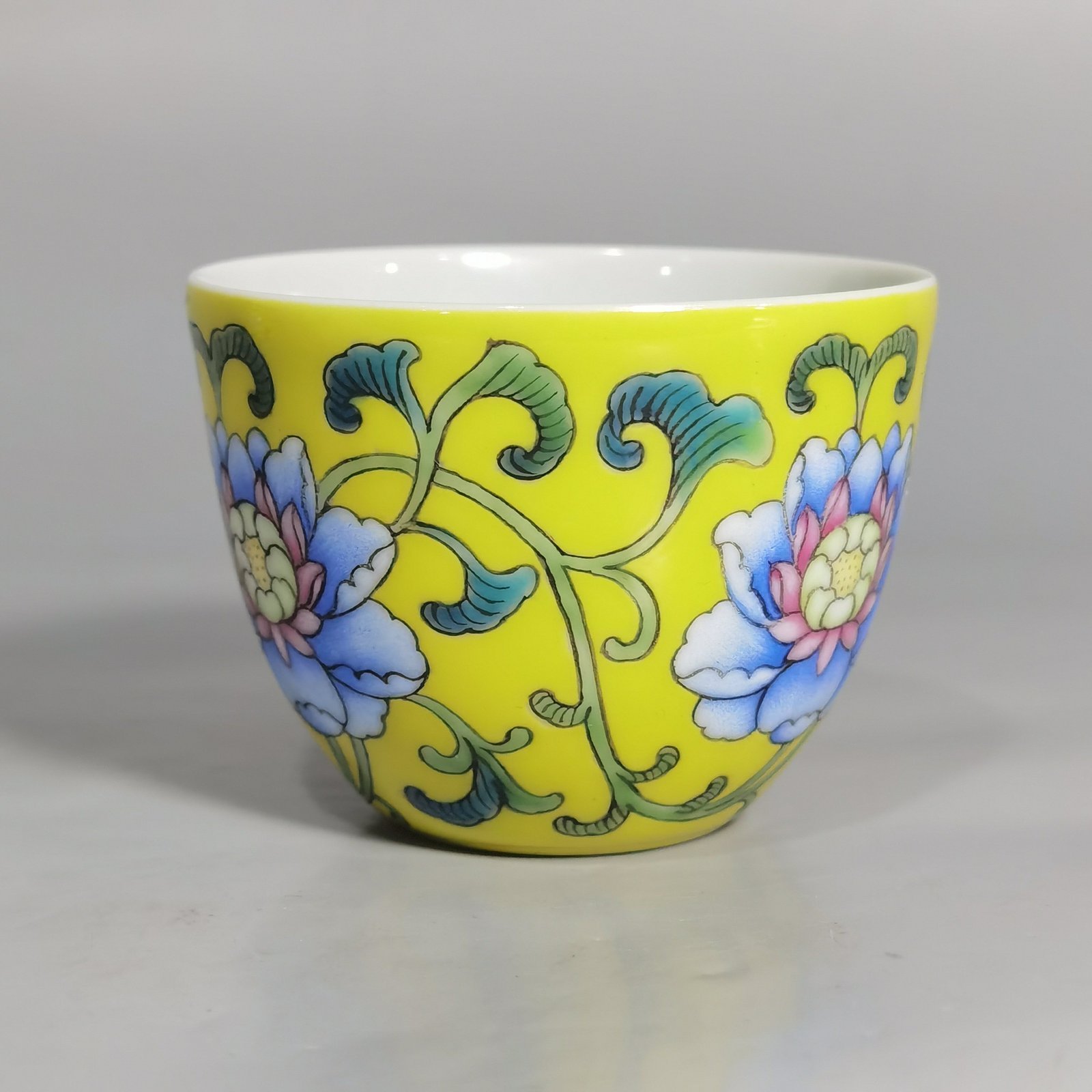 Qing Dynasty Kangxi pair of yellow enamel flower cups