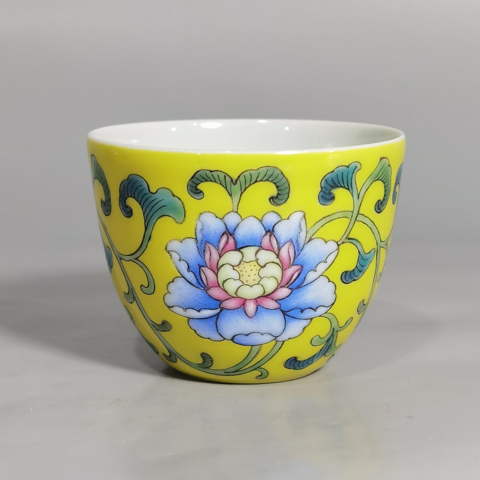 Qing Dynasty Kangxi pair of yellow enamel flower cups