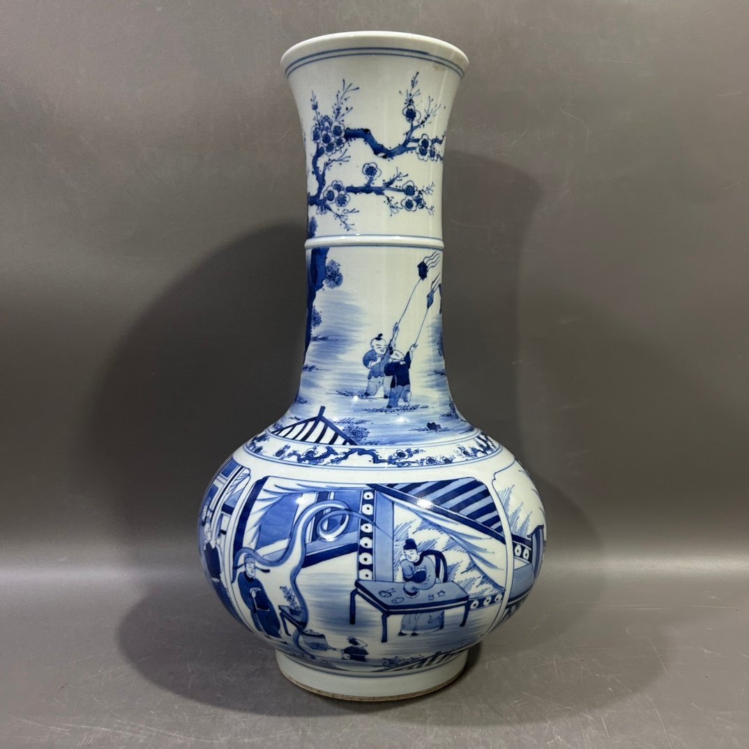 Qing Dynasty Kangxi blue and white figure vase