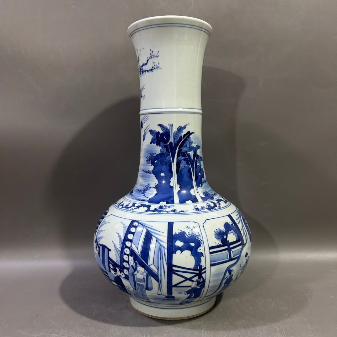 Qing Dynasty Kangxi blue and white figure vase