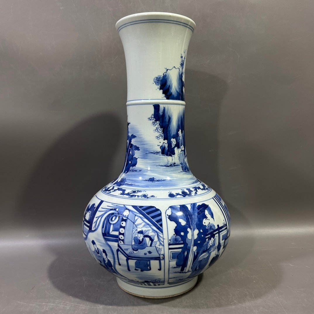 Qing Dynasty Kangxi blue and white figure vase