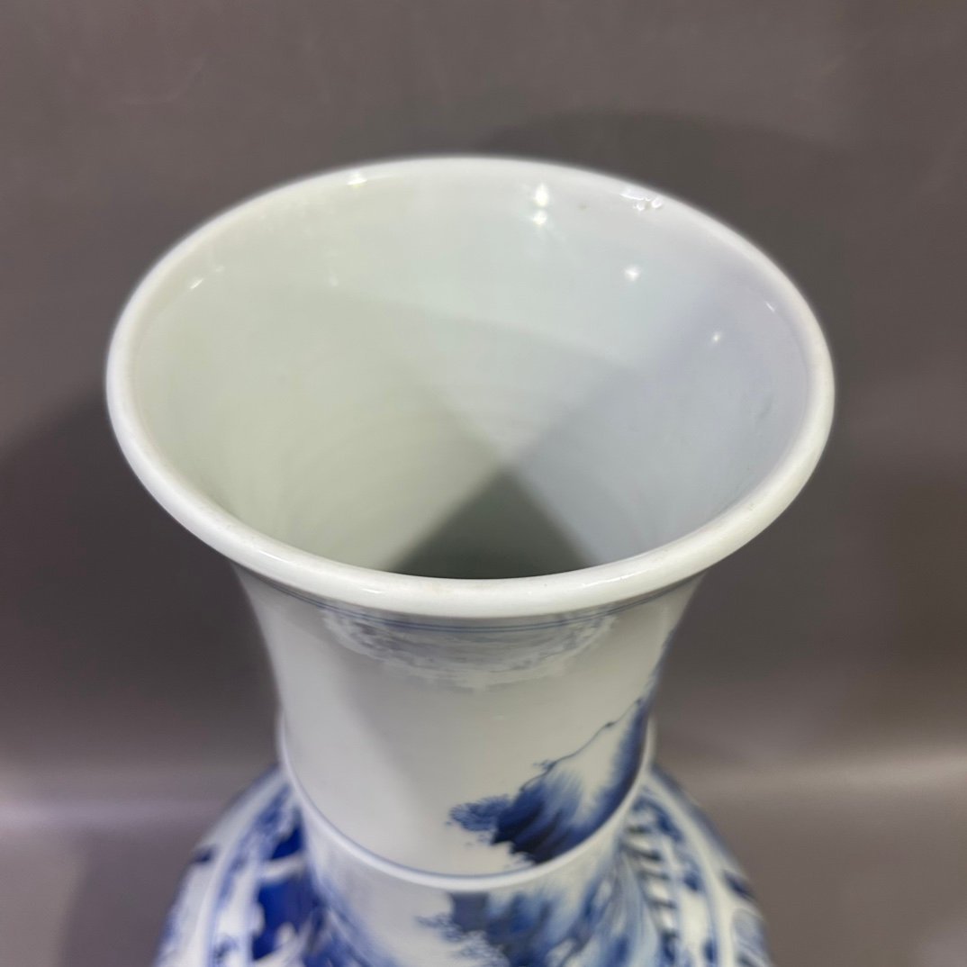 Qing Dynasty Kangxi blue and white figure vase