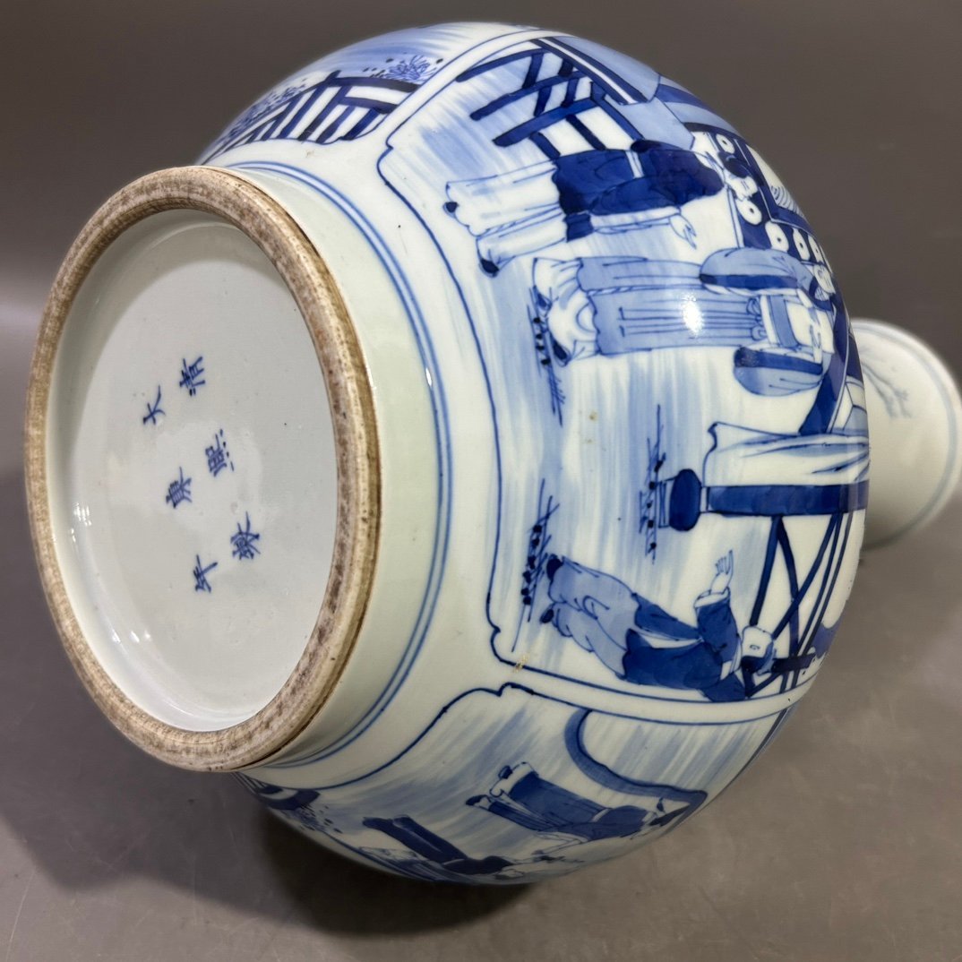 Qing Dynasty Kangxi blue and white figure vase