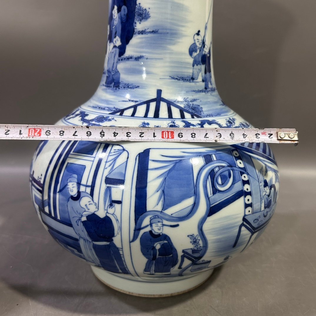 Qing Dynasty Kangxi blue and white figure vase
