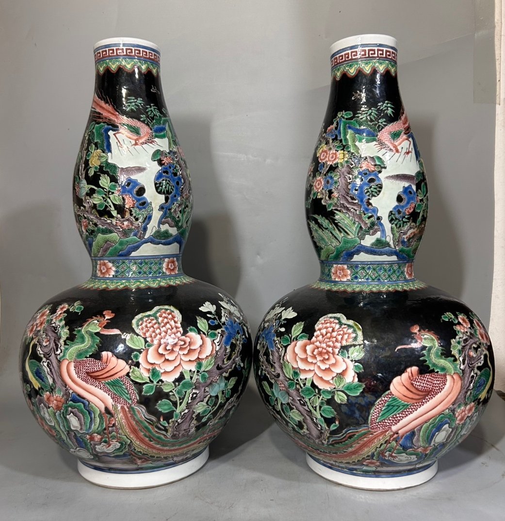 Qing Dynasty Kangxi Black Ground Colorful Phoenix and Peony Gourd Vase