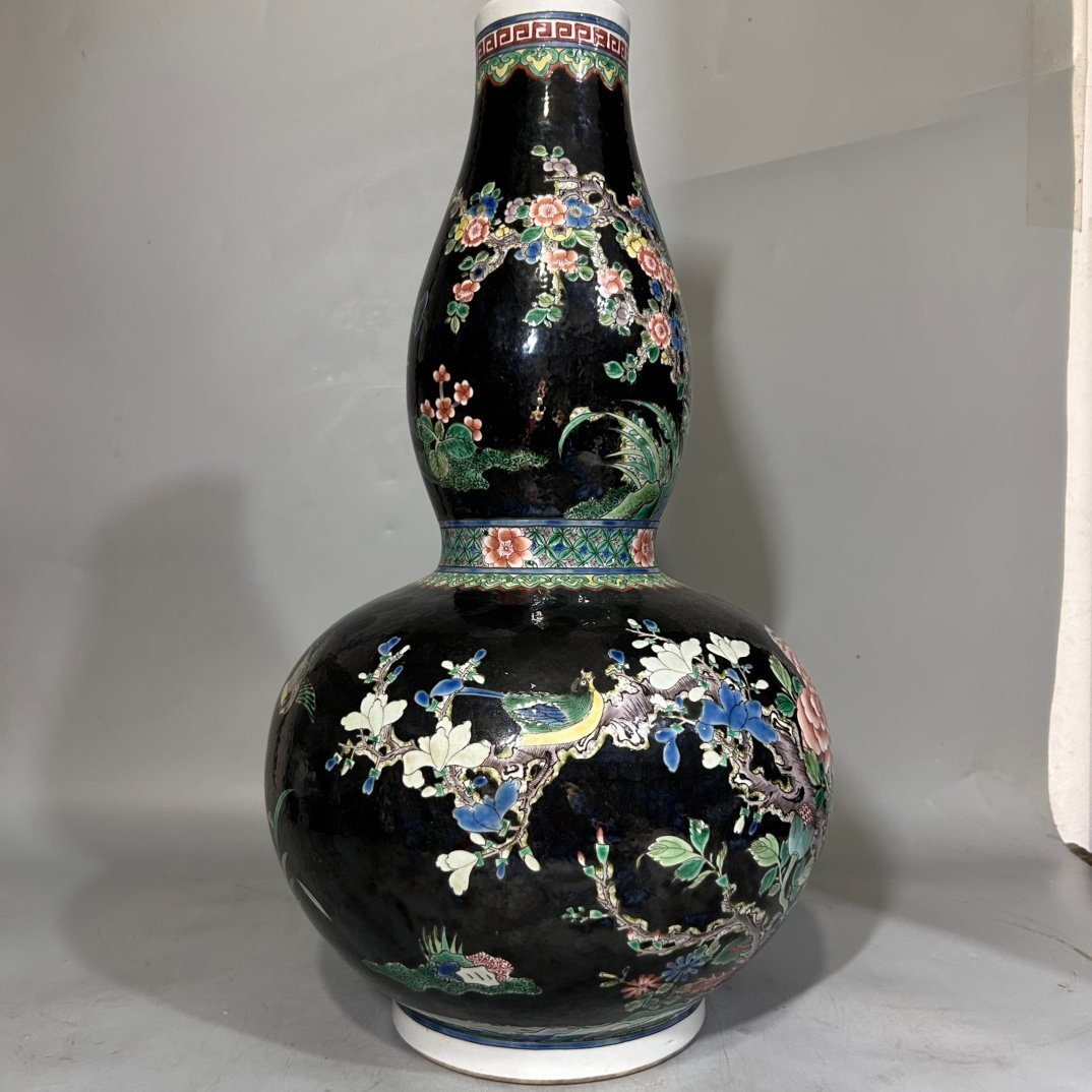 Qing Dynasty Kangxi Black Ground Colorful Phoenix and Peony Gourd Vase