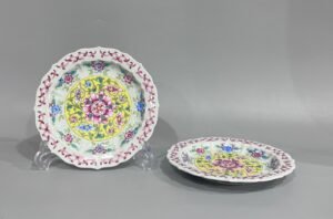 Qing Dynasty Kangxi Enamel flower lotus style plate
