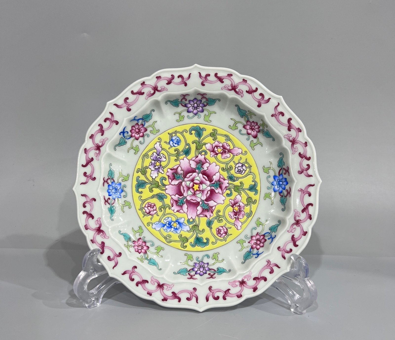 Qing Dynasty Kangxi Enamel flower lotus style plate